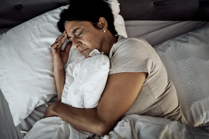 Mujer con problemas para dormir 