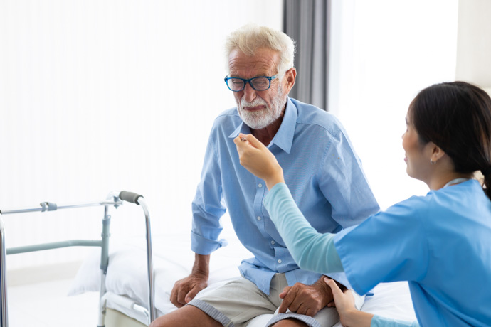 Persona mayor en tratamiento contra la hiporexia