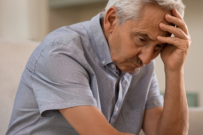 Hombre con síntomas de Alzheimer
