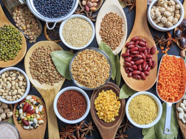 Platos con diferentes legumbres